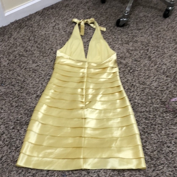 BCBGMAXAZRIA Cocktail Dress Size 0 Pastel Yellow Tiered Halter Neck Mini - Picture 4 of 8